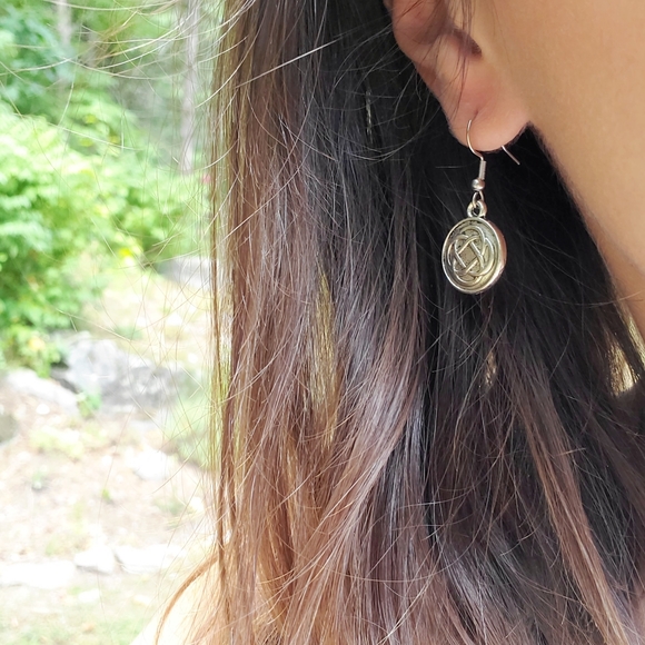 New Handmade Silver Celtic Knot Triquetra Earrings - Picture 16 of 16